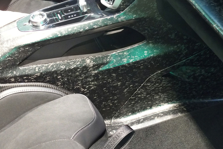 アストンマーティン・ヴァルハラ（センターコンソール）