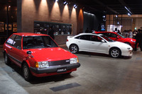 マツダブースに並んだ、歴代のコンパクトハッチバック。