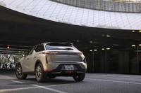 「DS 3クロスバックE-TENSE」は、コンパクトSUV「DS 3クロスバック」をベースに開発されたピュアEV。日本では2020年7月に発売された。