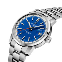 ブレスレット（メタルストライプ）仕様の「トップタイムB31」。文字盤のカラーは写真のブルーのほか、グリーン、ホワイトが選べる。