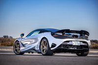 ボディーサイズは全長×全幅×全高＝4569×1930×1196mm、ホイールベースは2670mm。車重は従来モデルの「720S」よりも30kg削減され、乾燥重量は1277kgに抑えられている。