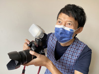 【写真D】イベントを訪れるために自作した「OLIO FIAT」マスク。