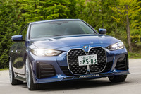 フロントバンパーの下部には「ALPINA」ロゴが刻まれる。