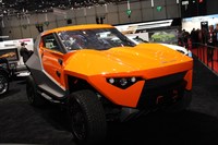 富裕層が多いスイスで行われるジュネーブショーは、新興の企業やデザイナーにとって存在感を示す格好の場であった。これは2010年「フォルナザーリ・レーシングバギー」。メーカーはすでに破産している。