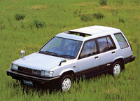 「トヨタ・スプリンター カリブ」。駆動方式は5段MT＋パートタイム4WDだが、4WDモードにはエクストラローを備えていた。ちなみに輸出名称は成り立ちのとおり「ターセルワゴン」だった。