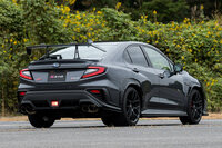 STIにとって久々となるコンプリートカー「S210」。500台の限定モデルで、STI独自の空力パーツやボディー補強パーツを装着。リアサスペンションのゴム製ブッシュをピロボールに変えるなど、足まわりも強化されていた。