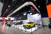「第10回フィリピン国際モーターショー」の日産ブース。「ナバラ プロ プラグインハイブリッド」「プリメーラ EV」に加えて、新型「キックスe‑POWER」と、新型「エクストレイルe‑POWER」も展示された。