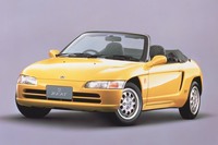 1966年に発売されたホンダの歴史的オープンカー「S800」とはいわずとも、まだまだ現存数の多い「ビート」（写真）のリフレッシュプランはどうか？　ほかにも「シティ」に「インテグラ タイプR」、6気筒バイクの「CBX」……再生してほしいモデルを挙げだすとキリがない。