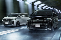 豊富なラインナップが用意されていたこれまでの「アルファード／ヴェルファイア」だが、発表時点における新型のグレードはおのおの2種類と、非常に少ない。写真は「ヴェルファイア」の「エグゼクティブラウンジ」（写真向かって左）と「Zプレミア」（同右）。