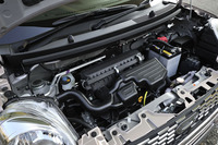 0.66リッターの直3自然吸気エンジンは52psと6.1kgmを発生する。JC08モード燃費は30.0km/リッター。