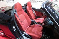 「レッドインテリアパック」は「コペン セロ」専用のメーカーオプションとなる。