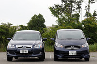 いざ整列。エクシーガ（左）のほうが、フリードより525mm長く、80mm幅広く、55mm低い。
