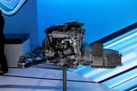 「S250 CDI」と聞くと非力なエンジンを想像するかもしれないが、なんと204psと51.0kgmを誇り、わずか1600rpmで最大トルクに達する。