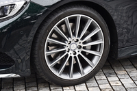 テスト車の「20インチAMGマルチスポークアルミホイール」。セットオプション「AMGライン」に含まれる。標準車のホイールサイズは、19インチ。