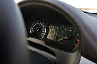 V6とV8モデルにはアイドリングストップ機構が新たに採用された。