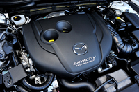 2.2リッター直4ディーゼルターボユニットは175psと42.8kgmを発生する。