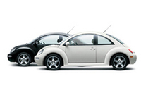 ベースモデルは、2リッター（116ps）の4段AT仕様、右ハンドルとなる。ボディカラーは、ホワイトバージョンが「カンパネーラホワイト」、ブラックバージョンは「ブラックマジックパールエフェクト」。