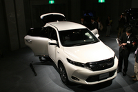 「ハリアーPREMIUM」（ハイブリッド車）。