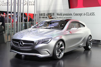 2011年の上海モーターショーで披露された「メルセデス・ベンツ コンセプトAクラス」。（写真＝新井一樹）