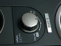 これが「SI-DRIVE」のセレクター。左に回して「S（スポーツ）」、右に回して「S♯（スポーツ♯）」、下に押して「I（インテリジェント）」。