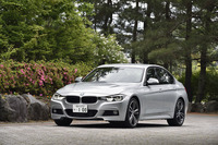 「320d」のトピックは新世代ディーゼルエンジンへの置き換え。2リッター直4である点には変わりないが、従来のN47型から新しいB47型に変更された。