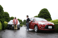 かたや5ドア、かたや3ドアの「C3」（写真手前）と「DS3」。姉妹車ではあるものの、メーカーによれば、異なる個性で全く違った顧客層に支持されるとのこと。