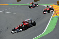 得意のブレーキング＆トラクションを生かしたフェラーリは予選でアロンソ（写真前）4位、マッサ（同後ろ）5位といいポジションにつけ、スタートでは3-4位でレッドブルの2台を追った。アロンソはベッテルにはかなわなかったがウェバーには勝ち、モナコに次ぐ2位を獲得。マッサは好位置をキープできず5位フィニッシュ。（Photo=Ferrari）
