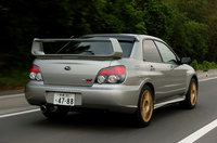 【スペック】WRX STI：全長×全幅×全高＝4465×1740×1425mm／ホイールベース＝2540mm／車重＝1460kg／駆動方式＝4WD／2リッター水平対向4DOHC 16バルブターボ・インタークーラー付き（280ps/6400rpm、43.0kgm/4400rpm）／価格＝340万2000円