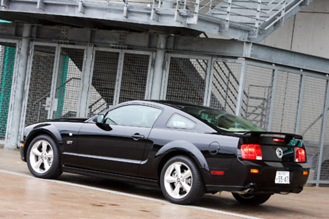 【スペック】全長×全幅×全高＝4765×1880×1385mm／ホイールベース＝2720mm／車重＝1630kg／駆動方式＝FR／4.6リッターV8SOHC24バルブ（304ps/5750rpm、44.2kgm/4500rpm）／価格＝460.0万円（テスト車＝同じ）（写真＝A）