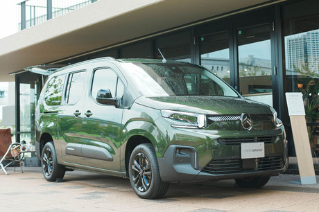 マイナーチェンジでフロントマスクを刷新したシトロエンのMPV「ベルランゴ」とそのロングホイールベース版...
