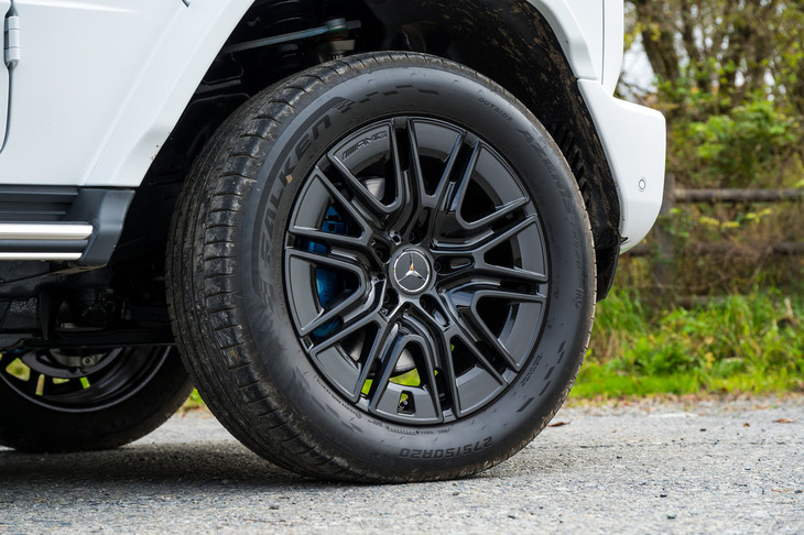 オフロードを走行した車両のタイヤは「MO」マーク入りの「ファルケン・アゼニスFK520」。トレッドパターンはどう見てもオンロード専用だが、これで問題なく走破できるのだからすごい。