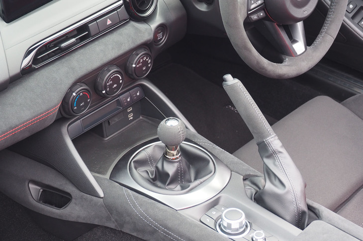 マツダ スピリット レーシング・ロードスター12R（センターコンソール）