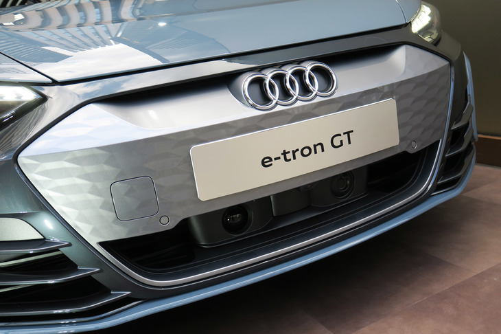 アウディe-tron GTクワトロ（フロントグリル）