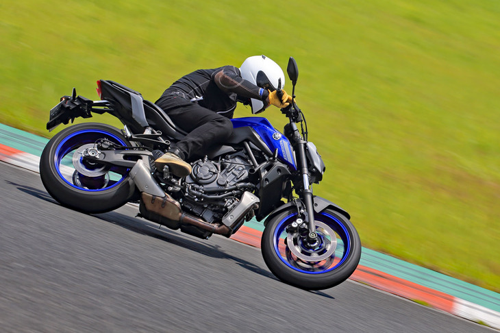 パワートレイン関係では、トランスミッションも2、3速での再加速時のダイレクト感を向上。従来モデルより滑らかになったトルクカーブとも相まって、優れた加速特性を実現している。