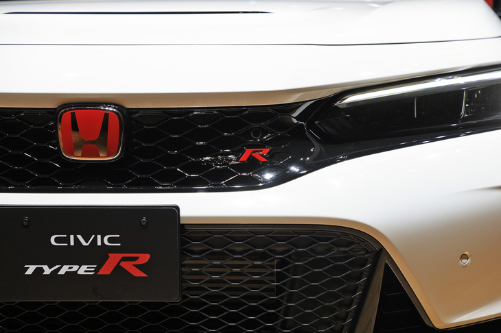 フロントグリルの赤い「H」エンブレムに注目。この“赤バッジ”は「タイプR」のみに装着されるもので、専用色「チャンピオンシップホワイト」ともども、タイプRの象徴となっている。