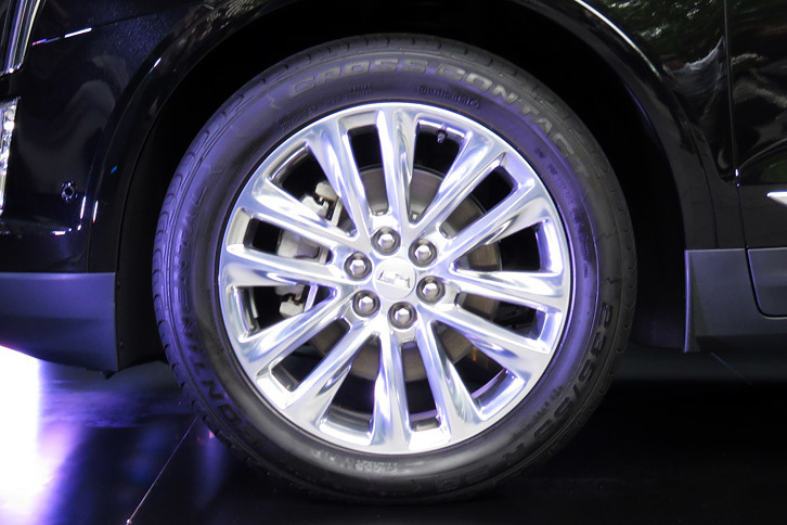 ホイールのサイズは「ラグジュアリー」が18インチ、「プラチナム」は20インチとなっている。