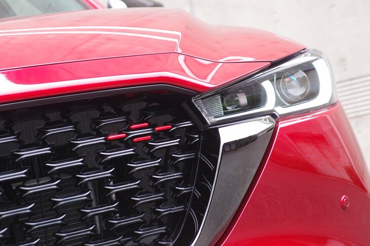 マツダCX-5 XDスポーツアピアランス（フロントグリルのアクセント）
