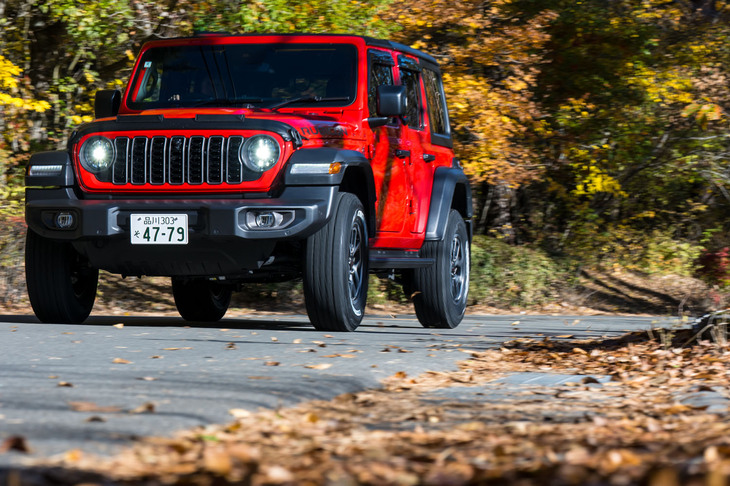 ラギッドなパターンゆえに覚悟していたが、オンロードでもゴツゴツした感触は皆無。これならロングドライブも余裕だ。