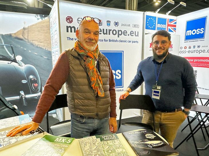 米国を発祥とするモス・ヨーロッパは、もともと英国車の部品ショップ。近年は唯一の例外として「マツダMX-5」（日本名：マツダ・ロードスター）のパーツも扱っている。「ブリティッシュ・ライトウェイトとミアータには共通のファンが少なくないため」と、ウィリアム氏（写真左）は説明する。