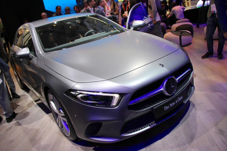 新型「メルセデス・ベンツAクラス」のドイツ仕様には、デジタルビークルキーとビルトインNFCステッカーが装備されている。