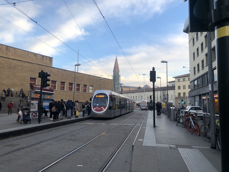 空港行きの市電はフィレンツェの中央駅であるサンタ・マリア・ノヴェッラ駅から乗ることができる。