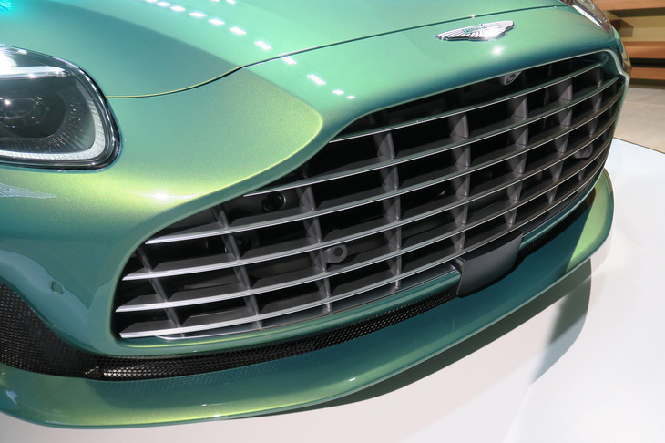 アストンマーティンDB12（フロントグリル）