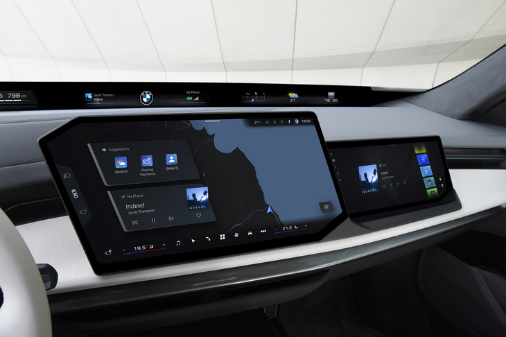 17.9インチの「フリーカットデザインセンターディスプレイ」と助手席乗員に専用の情報・エンターテインメント体験を提供する14.6インチの「BMWパッセンジャースクリーン」を採用。