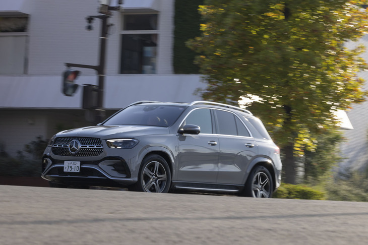 今回の試乗車は「メルセデス・ベンツGLE300d 4MATIC」。マイルドハイブリッドの4気筒ディーゼルターボエンジンを搭載したエントリーグレードだ（1376万円もするが）。