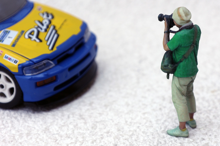 スモールワールズTOKYOでは、3Dスキャナーにより自分のフィギュアをつくることができる。取材時に試しにつくってみたところ、これが実によくできている。筆者の風貌をご存じの方なら、爆笑するに違いないくらいそっくりな仕上がりである。スケールは1/80と1/35が選べるほか、写真の1/24も可能。価格は1/80で一体2000円から。なお、写真の「フォード・エスコートRSコスワース」のラリーカーは、たまたま手持ちの1/24モデルカーがこれしかなかったためで、特に意味はありません。