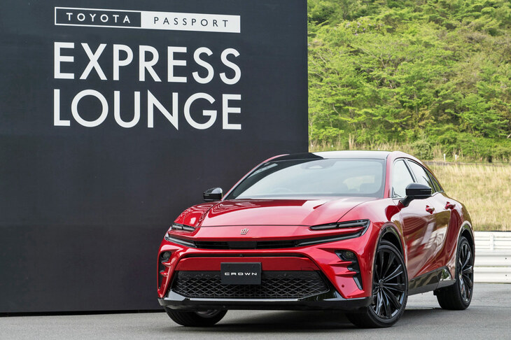 トヨタの新型クロスオーバーSUV「クラウン スポーツ」。4車種からなる新型クラウンシリーズにおいて、特にスポーティーなイメージをまとうモデルとなっている。