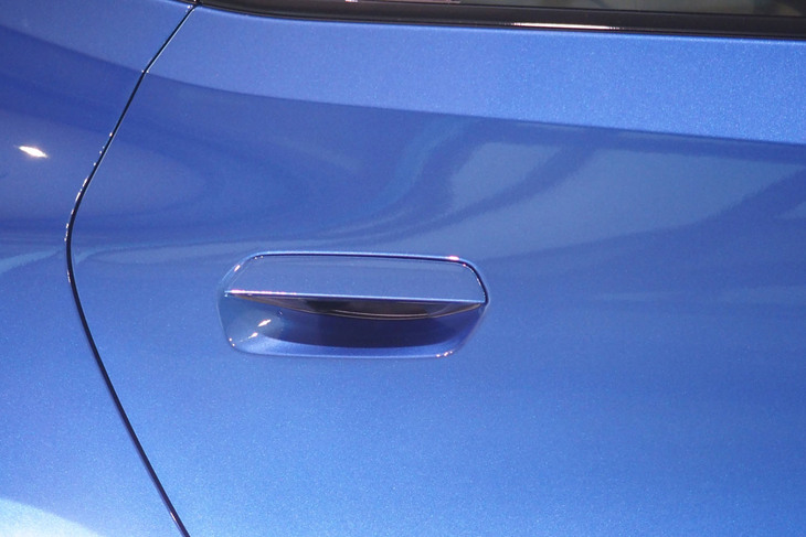 218dアクティブツアラーMスポーツ（ドアハンドル）