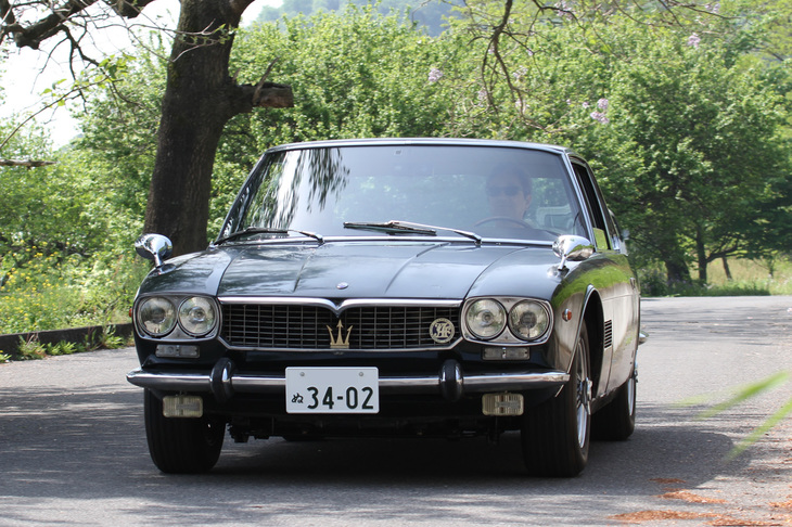 これも2018年4月8日に開催された「ジャパン・クラシック・オートモービル 2018」に参加していた1968年「マセラティ・メキシコ」。4.2リッターV8 DOHCエンジンを搭載する。