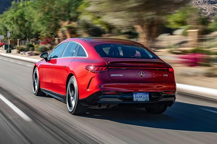 メルセデスAMG EQS53 4MATIC＋／価格：15万2546円（約2135万円）より／市場投入時期：2022年／メルセデスAMGは、よりスポーティーなエクステリアに加え、パワー面でも標準モデルの「EQS」と一線を画している。最大で560kW（761PS）、1000N・m以上の出力が可能となる。