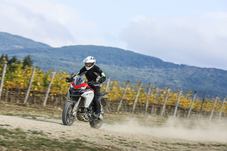 今回の試乗はイタリア・フィレンツェ近郊の丘陵地帯で行われた。